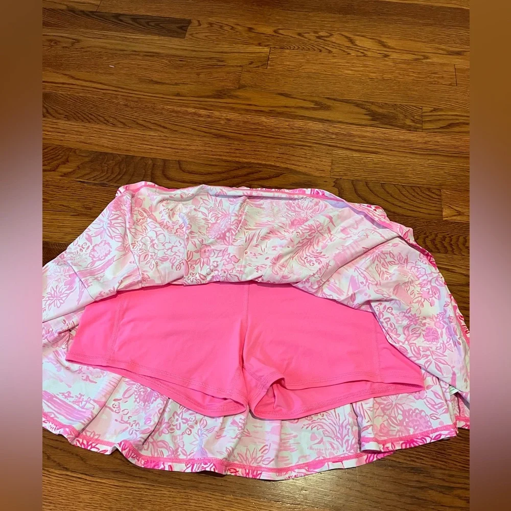 Lilly Pulitzer Pink Floral athletic skort and shirt - Picture 6 of 10